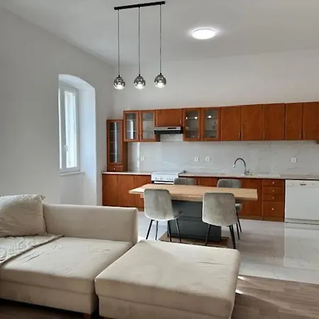 Luna Core Apartment *