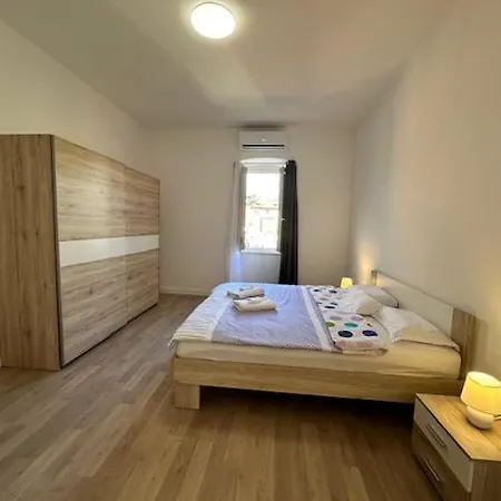 Luna Core Apartment *