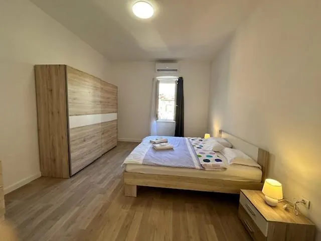 Luna Core Apartment *