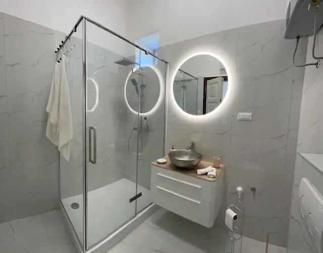 Luna Core Apartment *